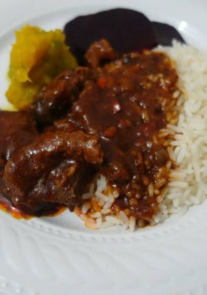 A picture of Beef stew in tasty tomato.