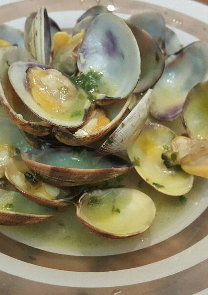 Una foto de Almejas al vino blanco
