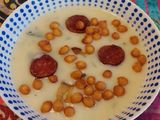 Burgonyakrém leves pirított kolbászchipssel, gyönggyel