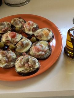 Una foto de Mini pizzas de berenjena