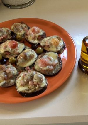 Una foto de Mini pizzas de berenjena