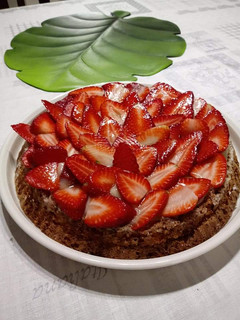 A picture of Crostata morbida alle fragole gluten free e senza latte.