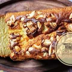 Una foto de Budín de vainilla mega húmedo cubierto con frutos secos (SIN HUEVO)