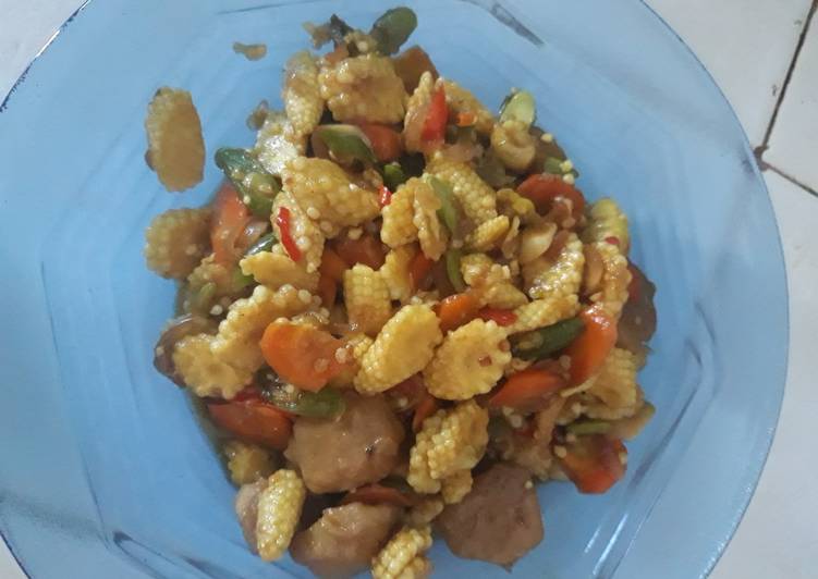 Tumis jagung muda, wortel, buncis, baso dan pete