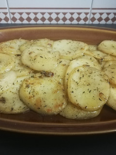 Una foto de Patatas al horno extra jugosas 🥔