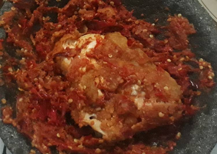 Cara Gampang Menyiapkan Ayam geprek sambel matang Anti Gagal