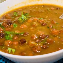 A picture of Kala chana rassa.