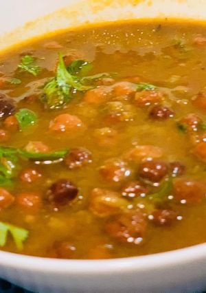 A picture of Kala chana rassa.
