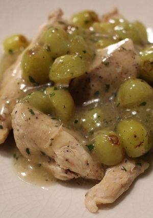 A picture of Chicken Veronique.