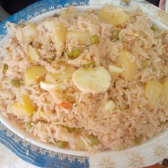A picture of Aloo matar pulao.