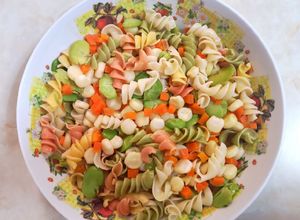 Una foto de Ensalada de fideos con verduras