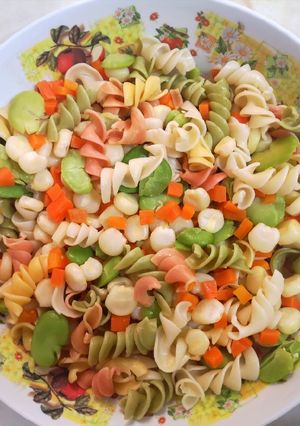 Una foto de Ensalada de fideos con verduras