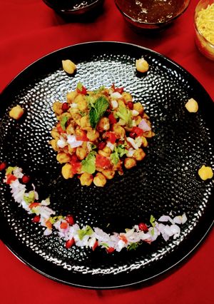 चटपटी छोले चाट (chatpati chole chaat recipe in Hindi) रेसिपी मुख्य फोटो