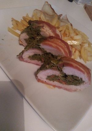 Kolbászos-spenótos pulykatekercs recept fotója