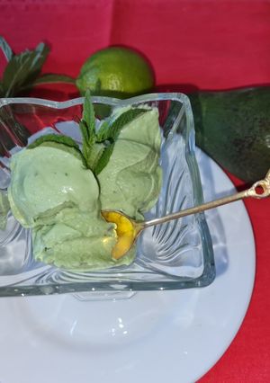 O poză a rețetei Înghețata cu avocado, banane și menta.