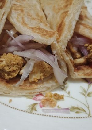 A picture of Chicken Pratha Roll.