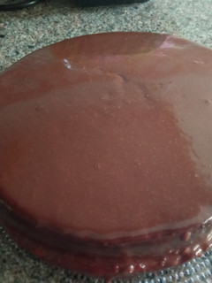 Una foto de Bizcocho de caramelo con cobertura de chocolate