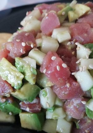 Una foto de Ensalada de atún con toque oriental 🥗🐬😑