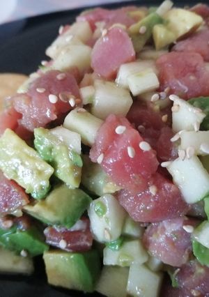 Una foto de Ensalada de atún con toque oriental 🥗🐬😑