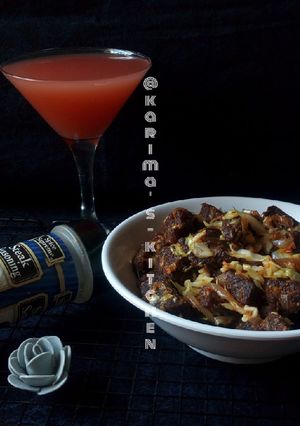 A picture of Peppered beef.