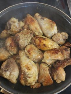 Una foto de Pollo frito con ajos