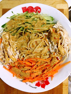 簡單美味雞絲涼麵 的食譜成品照片