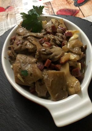 Una foto de Gírgolas salteadas con jamón