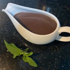 A picture of 6 Star Red Wine & Shallot Sauce for Beef.