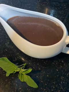 A picture of 6 Star Red Wine & Shallot Sauce for Beef.