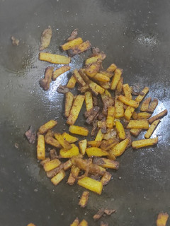 உருளை கிழங்கு (Urulaikilanku fry recipe in tamil) செய்முறை முக்கிய புகைப்படம்