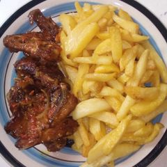 A picture of Chips n pepper chicken.