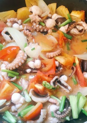 Hình của món Bạch tuộc xào thơm cà chua.