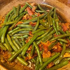 A picture of Smothered green beans.