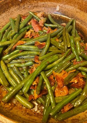 A picture of Smothered green beans.