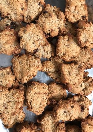 Una foto de Galletitas de avena, pasta de almendras y cajú