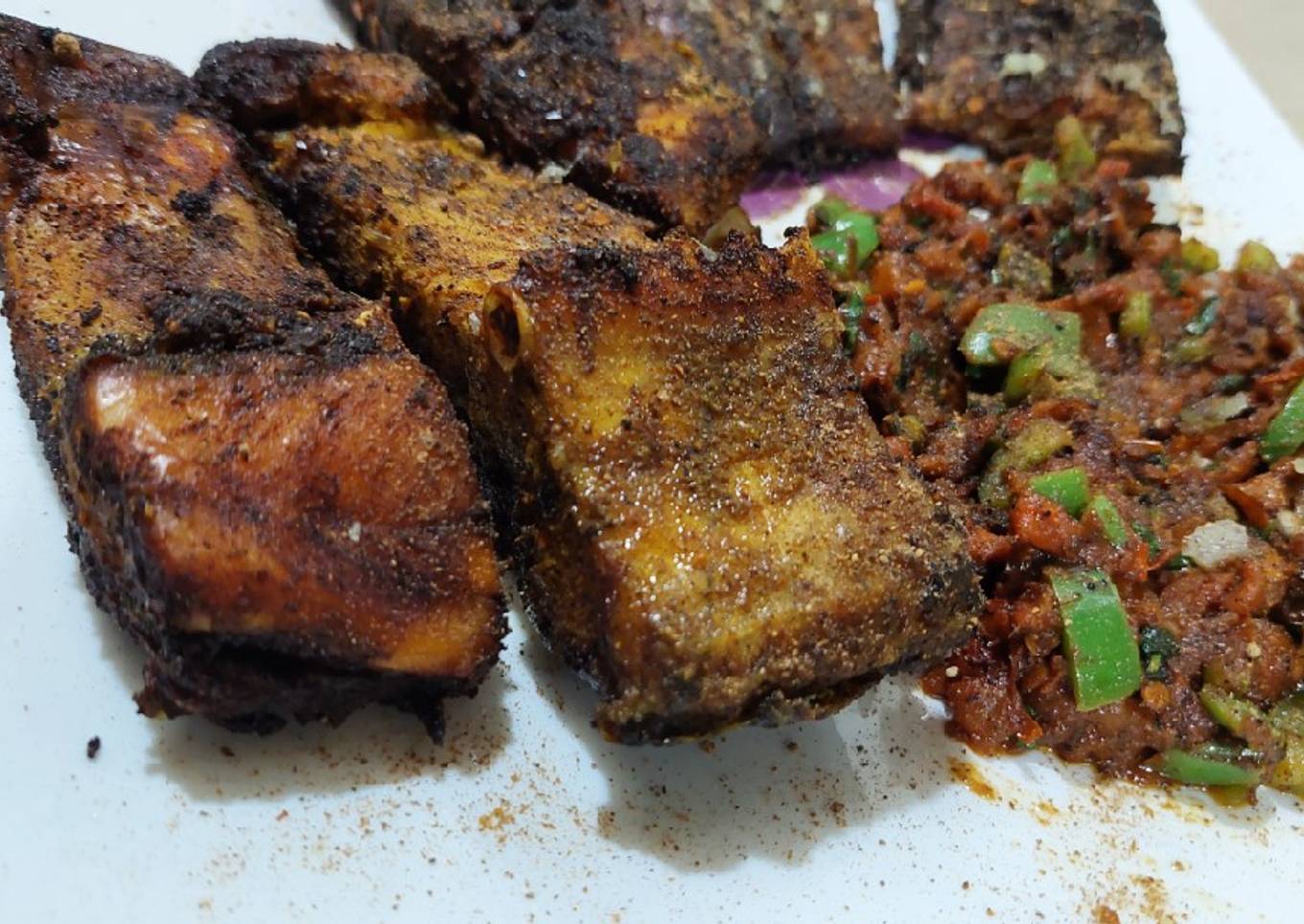 Fried fish with tomato chutney