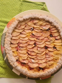 Foto di Crostata crema, mele e amarene