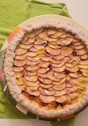Foto di Crostata crema, mele e amarene