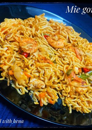 A picture of Malaysian style Mie goreng.