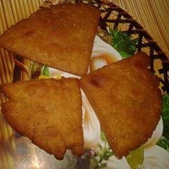 A picture of Jaggery sweet roti triangle.