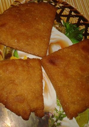 A picture of Jaggery sweet roti triangle.