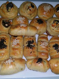 صورة لوصفة فطائر بأشكال مختلفة بعجينة العشر دقائق😍