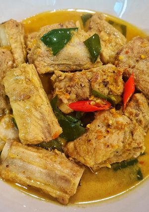 รูปของ ผัดเผ็ดซี่โครงหมู (พริกแกงเหลืองใต้)