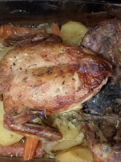 Una foto de Pollo al horno con verduras