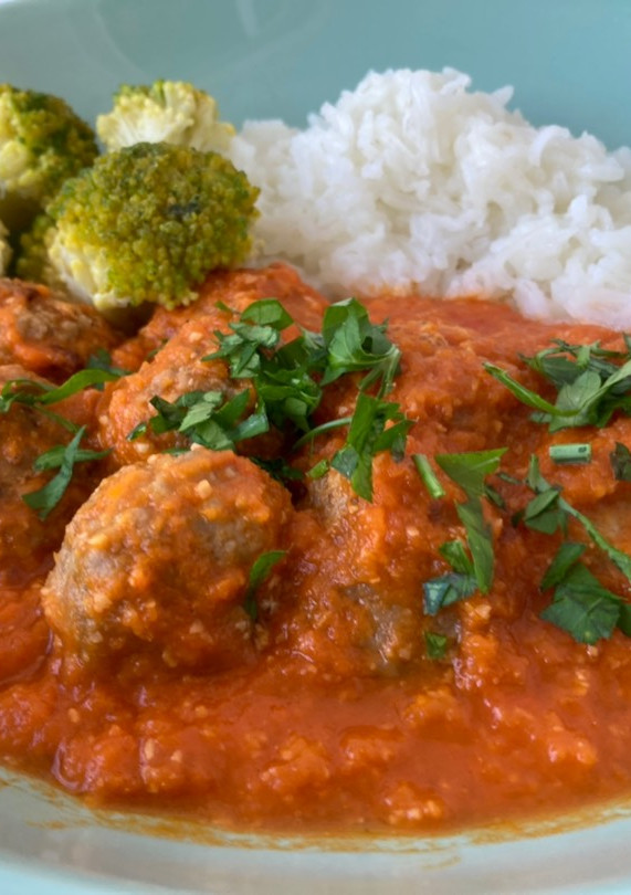 Una foto de Albóndigas de la abuela al horno en salsa