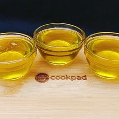 A picture of Homemade Desi Ghee 💛🧡.