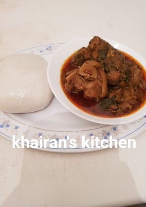 A picture of Tuwo shikafa and palmut soup (miya kwakwa manja).