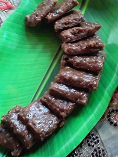 बेरीची चीक्की (berichi chikki recipe in marathi) रेसिपी चे मुख्य फोटो