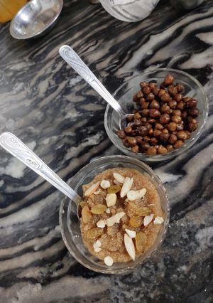 सूजी का हलवा,मसाला चना (suji ka halwa,masala chana recipe in Hindi) रेसिपी मुख्य फोटो