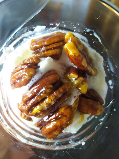 Una foto de Nata con nueces